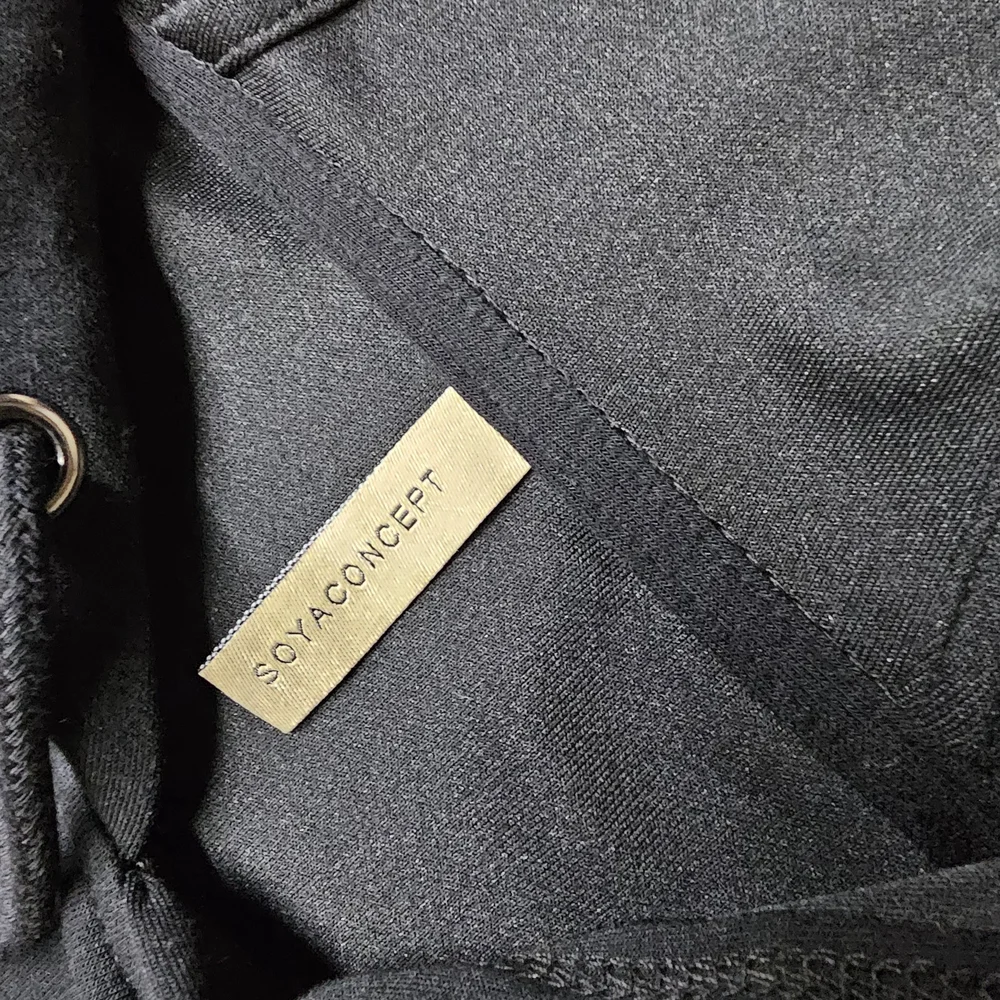 Soyaconcept Black Sweatshirt Dress with Pockets & Drawstring Hoodie, Size XL - Picture 4 of 8